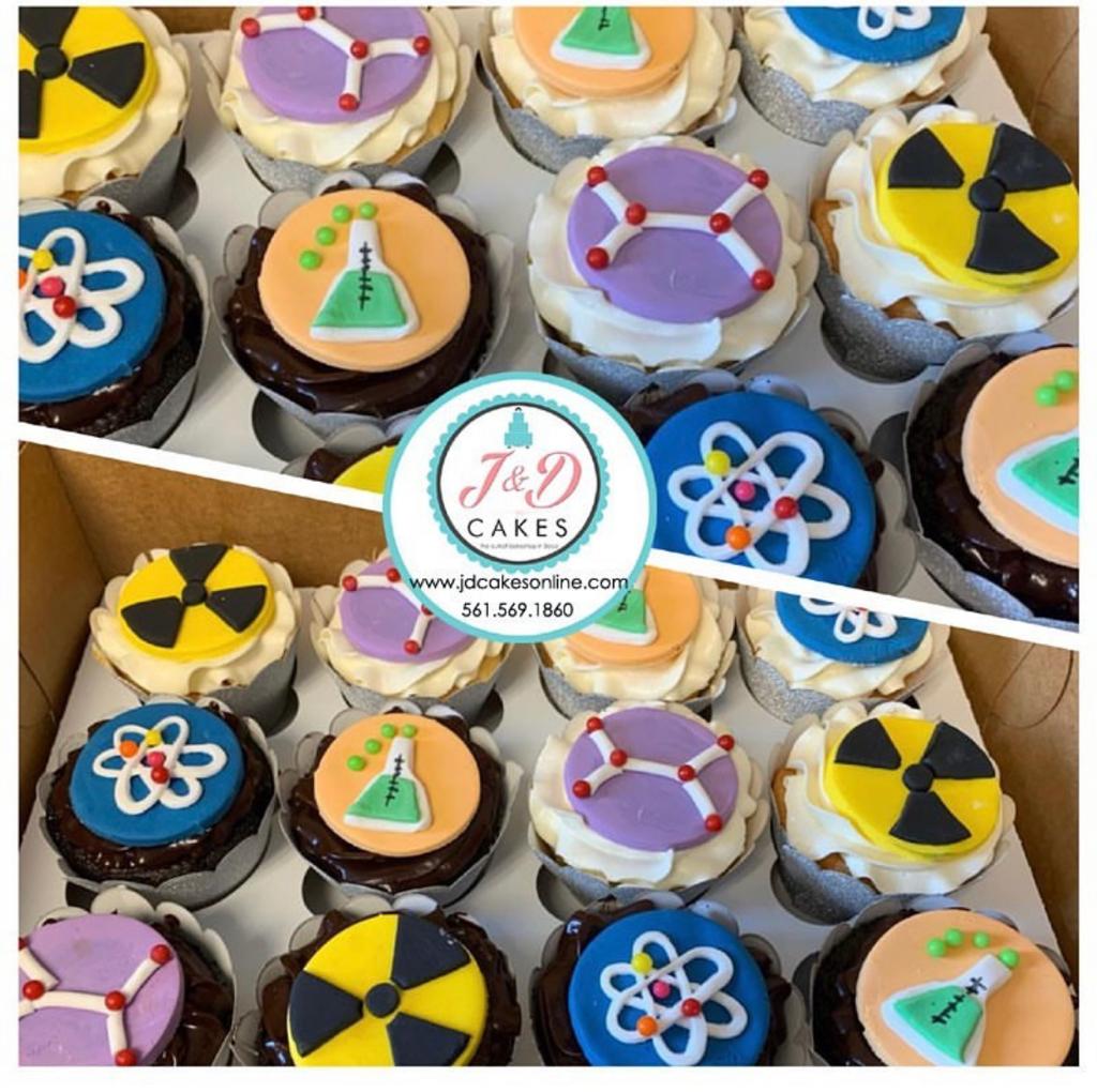Graduation Cupcake - GRAD 8